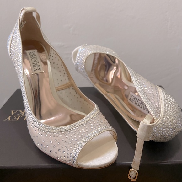 BADGLEY MISCHKA Jewel Satin Ankle Pump - Picture 5 of 8